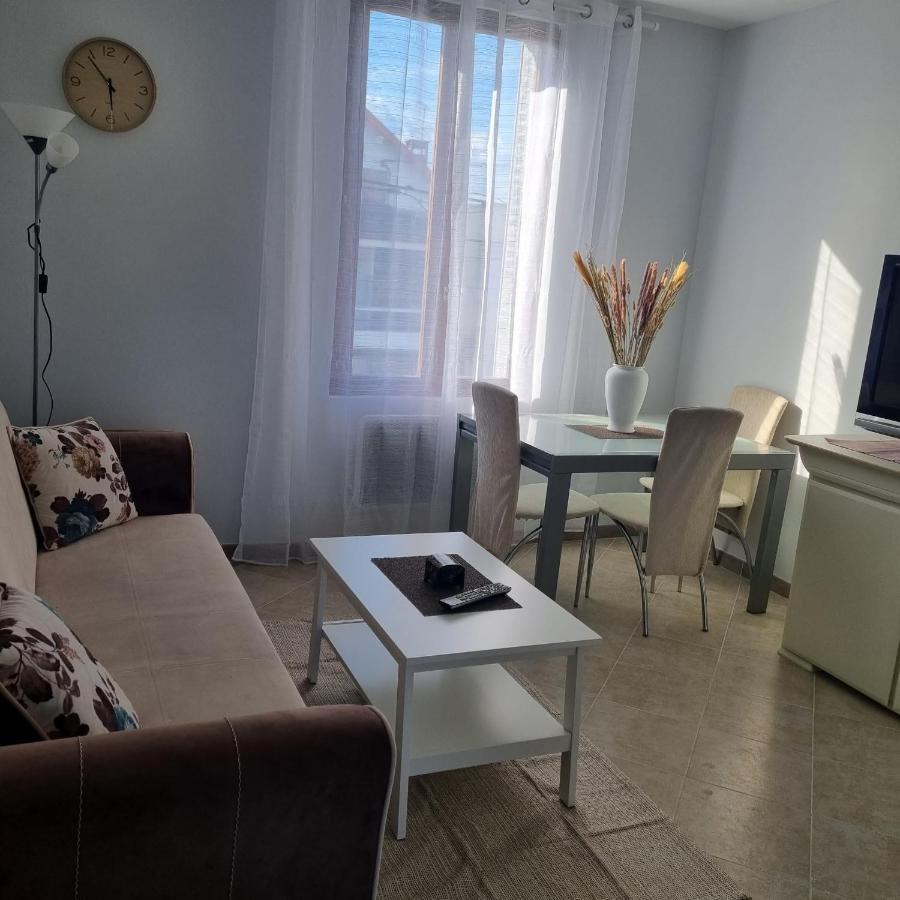 Jolie F2-5mn De L'aeroport D'orly Parking Prive Gratuit Apartment